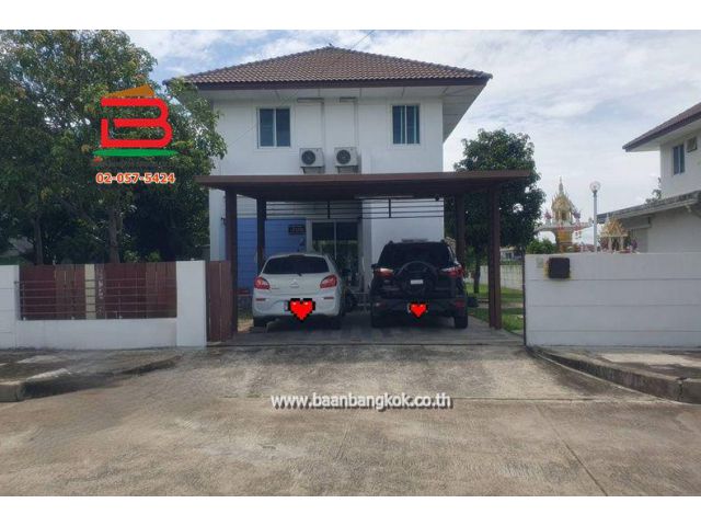 บ้านเดี่ยว หมู่บ้านการ์เด้น ลากูน่า อ่อนนุช-สุวรรณภูมิ เนื้อที่ 138.8 ตรว. (ตรงข้ามหมู่บ้านพฤกษา 36) ตำบลคลองหลวงเพ่ง