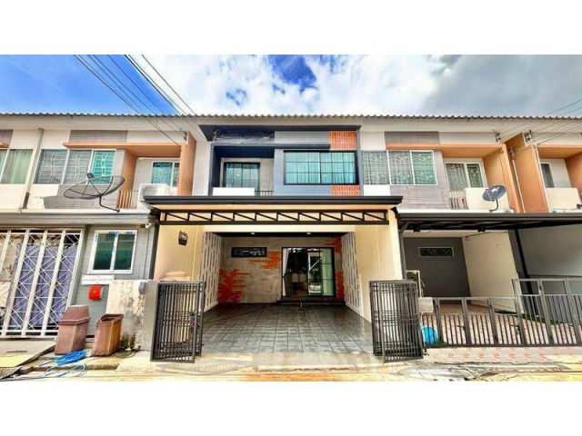 ขายบ้านทาวน์โฮม 2 ชั้น หมู่บ้านเดอะทรัสต์ ทาวน์ วงแหวน - ลําลูกกา เลียบคลองหก ซอย 25 เนื้อที่ 19.8 ตารางวา 3 ห้องนอน