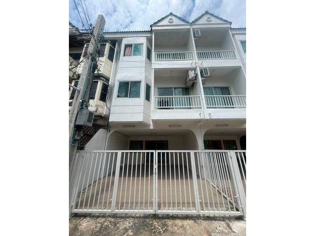 ทาวน์โฮม 3 ชั้น 4 ห้องนอน 3 ห้องน้ำ ชอยเรวดี 75 ใกล้MRTบางกระสอ นนทบรี