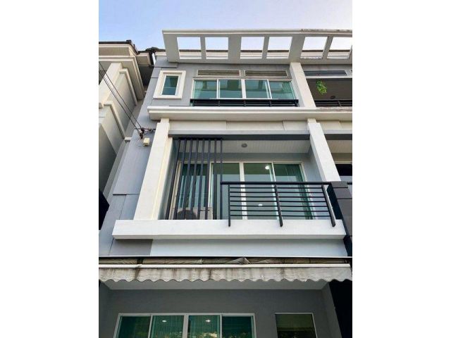 ให้เช่าทาวน์โฮม 3 ชั้น หมู่บ้านกลางเมืองพระราม 9 - รามคำแหง 39 ใกล้ทาวน์อินทาวน์ ใกล้เลียบด่วน