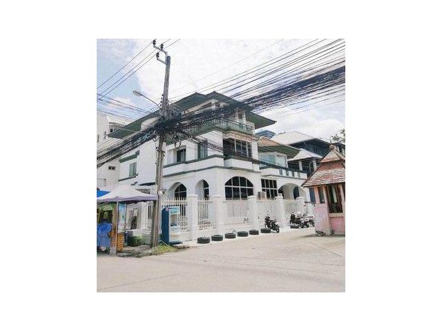 บ้านเดี่ยว 3 ชั้น พื้นที่ 650 ตารางเมตร 5 ห้องน้ำ สภาพปรับปรุงใหม่ ติดถนน กรุงเทพกรีฑา 15 เหมาะทำออฟฟิศ (RH1584)