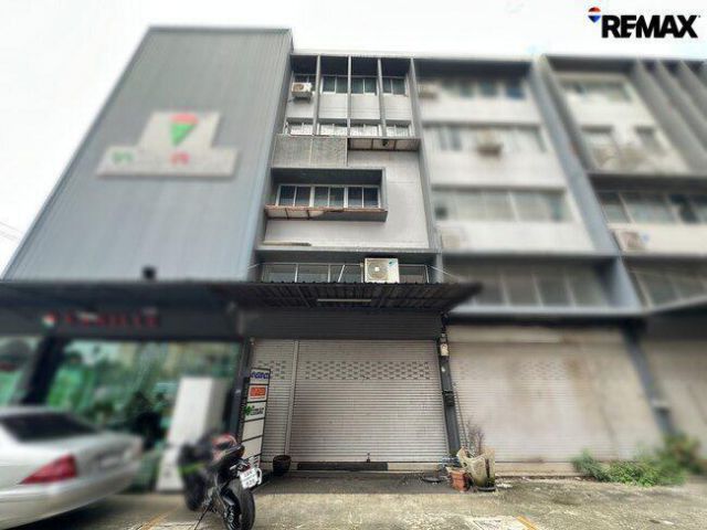 ขายอาคารพาณิชย์ 4 ชั้น แบริ่ง 39 สุขุมวิท 107 เพียง 3.95 ล้าน | 330 ตร.ม. พร้อมใช้