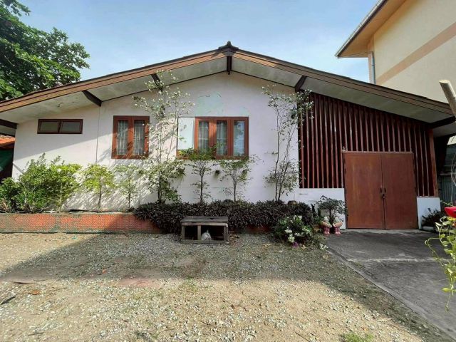 ขายบ้านพร้อมที่ดิน 128 ตร.ว. ถนนบางแสนสาย 2 ซอย 15 ใกล้ทะเลบางแสน (ขายด่วน)