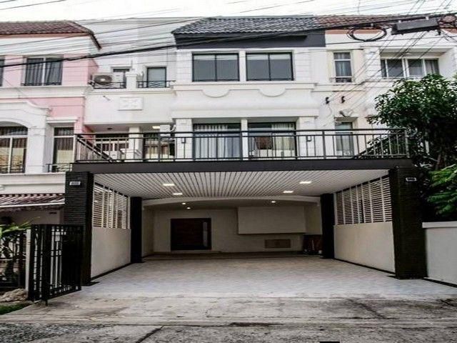 ให้เช่าทาวน์โฮม ซอยศรีด่าน 24 บ้านกลางเมือง บริติช ทาวน์ ศรีนครินทร์