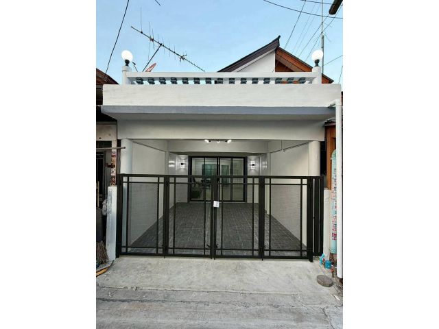 หมู่บ้านทรายทองนิเวศน์ ใกล้ห้าแยกปากเกร็ด ทาวน์เฮาส์ 2 ชั้นตกแต่งใหม่พร้อมอยู่ ทำเลดี ใกล้ห้าแยกปากเกร็ด