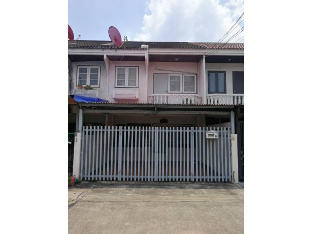 ขายทาวน์เฮาส์ 2 ชั้น ลาดพร้าว-สะพานสอง ทำเลทอง เดินทางสะดวก ใกล้ BTS