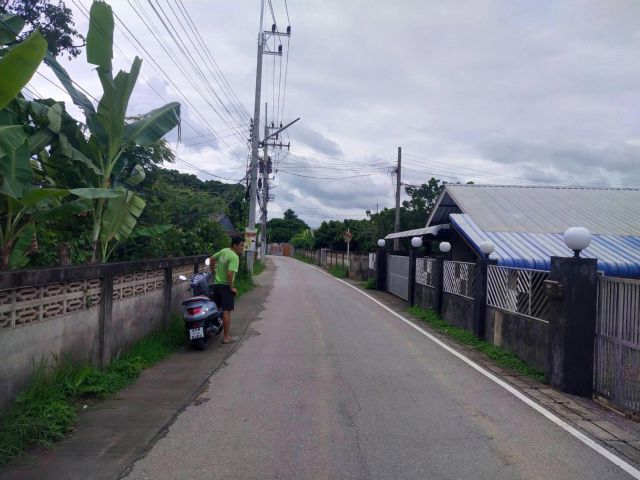 ขายด่วนถูกที่สุดต่ำกว่าราคาประเมิณธนาคาร บ้านพร้อมที่ดิน 358 ตรว.ใกล้ถนนซุปเปอร์เชียงใหม่-ลำพูนขาเข้าเพียง 100 ม.
