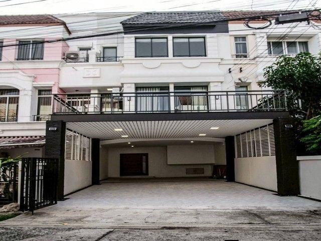 รหัสC7272 ให้เช่าทาวน์โฮม 3ชั้น โครงการบ้านกลางเมือง บริติซ ทาวน์ ศรีนครินทร์ ใกล้รถไฟฟ้าศรีลาซาล