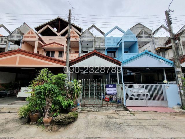 ทาวน์เฮ้าส์ 3 ชั้น หมู่บ้านจิตรณรงค์ 1 หน้าวัดปราสาท