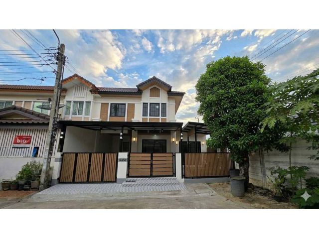 หมู่บ้านพฤกษาวิลล์33-ซอยวัดส้มเกลี้ยง ทาวน์เฮาส์หลังมุม มีพื้นที่ด้านข้าง มีศาลาหน้าบ้านพักผ่อน