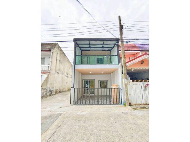 หมู่บ้านทรายทองนิเวศน์ ใกล้ห้าแยกปากเกร็ด ทาวน์เฮาส์ 2 ชั้น หลังมุม ตกแต่งใหม่พร้อมอยู่ ทำเลดี ใกล้ห้าแยกปากเกร็ด