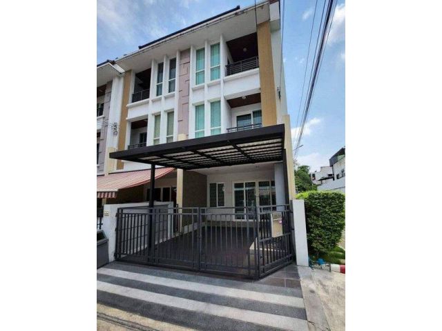 ให้เช่าทาวน์โฮม 3 ชั้นหลังมุม 3 ห้องนอน หมู่บ้านกลางเมือง S-Sense พระราม9-ลาดพร้าว ซอยลาดพร้าว 84 ใกล้เลียบด่วน เหม่งจ๋า