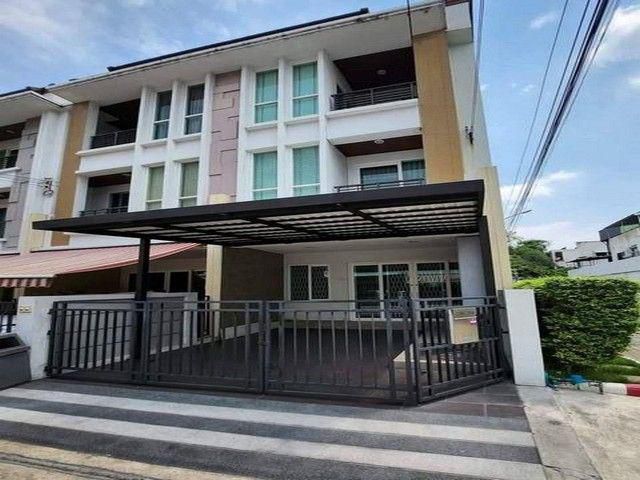 ให้เช่าทาวน์โฮม หลังมุม ซอยลาดพร้าว 84 หมู่บ้าน กลางเมือง S-Sense พระราม9-ลาดพร้าว ถนนประดิษฐ์มนูธรรม ซอย3