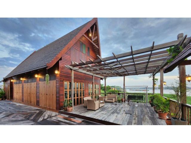 ขายบ้านพร้อมที่ดิน Luxury House ติดริมแม่น้ำเจ้าพระยา เนื้อที่ 1 ไร่ อำเภอเมืองปทุมธานี ราคา 35 ล้านบาท