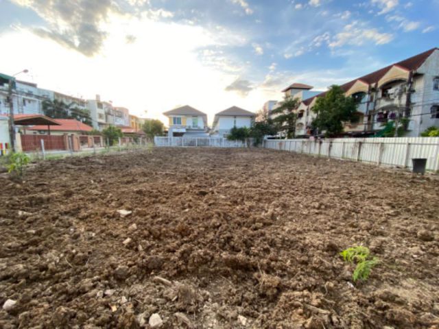 PK975ขายที่ดินติดถนนสองด้าน ถมแล้ว ทำเลทอง เกษตรนวมินทร์ สุคนธสวัสดิ์ นาคนิวาส สตรีวิทยา2