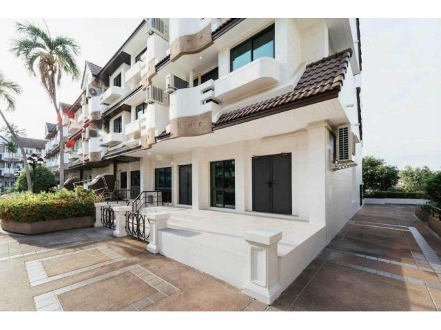 ขาย ทาวน์เฮาส์ 4 ชั้น หมู่บ้าน Regent 71 Place 5 ห้องนอน 6 ห้องน้ำ บนทำเล สุขุมวิท 71 เอกมัย-ทองหล่อ