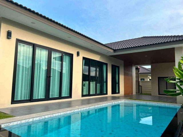 ให้เช่า Luxury Pool Villa สร้างใหม่ 3 ห้องนอน ทุ่งกลม–ตาลหมัน พัทยา #H1183