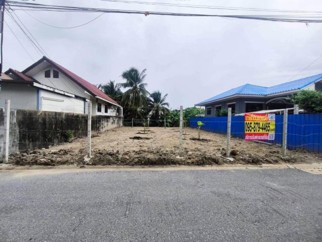 ขายที่ดินใกล้ม.กรุงเทพธนบุรี 61 ตรว ติดถนนสาธารณะ ถมแล้ว+ล้อมรั้วลวดหนาม ซ.ทวีวัฒนา-กาญจนาภิเษก 22 ตลิ่งชัน กทม.