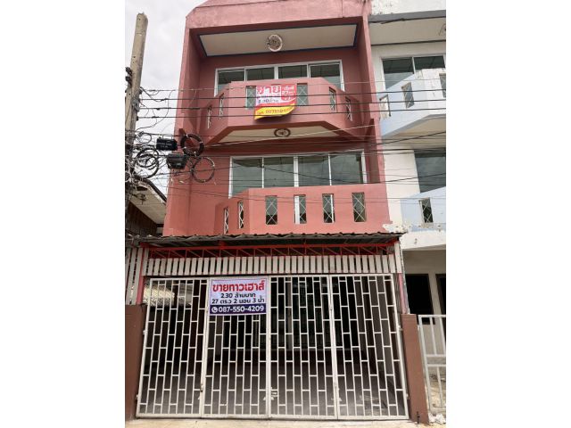 ขายทาวน์เฮาส์ 3 ชั้น ใจกลางเมืองปทุมธานี 27 ตร.ว. บ้านหลังริม วิวริมน้ำ ทำเลดี เดินทางสะดวก