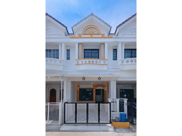 หมู่บ้านนันทนาการ์เด้น บางคูวัด ปทุมธานี ทาวน์เฮาส์ 2 ชั้น ครึ่ง บ้านเล่นระดับ ห้องโถ่งชั้นล่าง เล่นระดับ