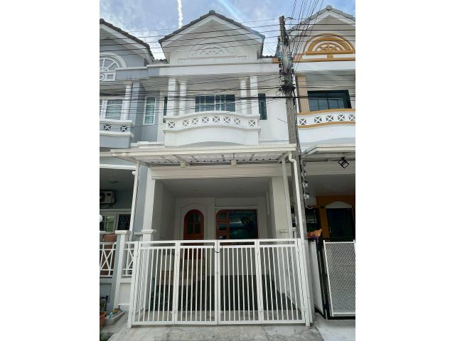 หมู่บ้านนันทนาการ์เด้นบางคูวัด ถนน345 บางคูวัด ทาวน์เฮาส์ 2 ชั้น ครึ่ง บ้านเล่นระดับ ราคาไม่แรง ในหมู่บ้านมีสระว่ายน้ำ