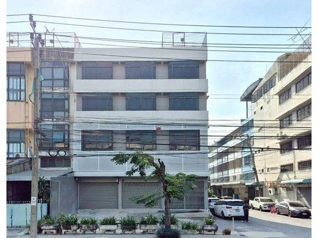 อาคารรีโนเวทใหม่ สุขภัณฑ์ใหม่ทั้งหมด ติดริมถนนเอกชัย 4 ชั้น 3 คูหา รวม 800 ตร.ม.ที่จอดรถ 6 คัน (RP287)