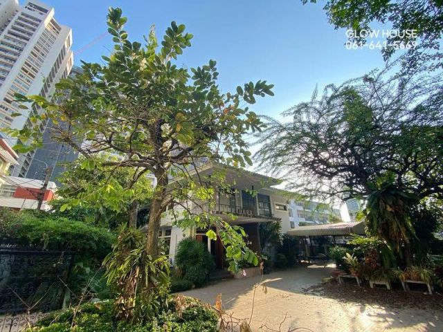 เอกมัย บ้านเดี่ยวพร้อมพื้นที่ให้เช่า ทำธุรกิจ | Standalone House • Ekkamai | Business Use