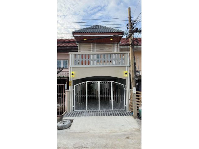 หมู่บ้านหงส์ประยูร 1 บางบัวทอง ใกล้สี่แยกบางพลู ใกล้รถไฟฟ้า ทาวน์เฮาส์ 2 ชั้น ตกแต่งใหม่  การเดินทางสะดวกมากๆ