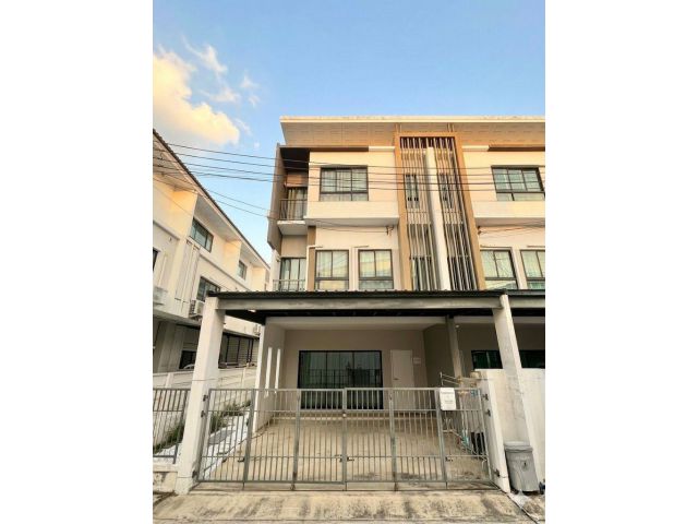 ขายทาวน์โฮม 3 ชั้น หลังมุม หมู่บ้านพาทิโอ วิภาวดี-สรงประภา ทำเลดี ใกล้ Central แจ้งวัฒนะ