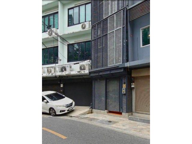 ให้เช่าอาคาร 3 ชั้น 141 ตรม. 4 ห้องนอน สุขุมวิท 44-1 ติด BTS พระโขนง ตึกตกแต่งใหม่ Fully Furnished