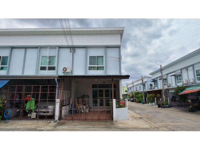 ขายทาวน์เฮ้าส์ บ้านร่มเย็น แจ้งวัฒนะ 12 หลังริม จอดรถได้ 4 คัน