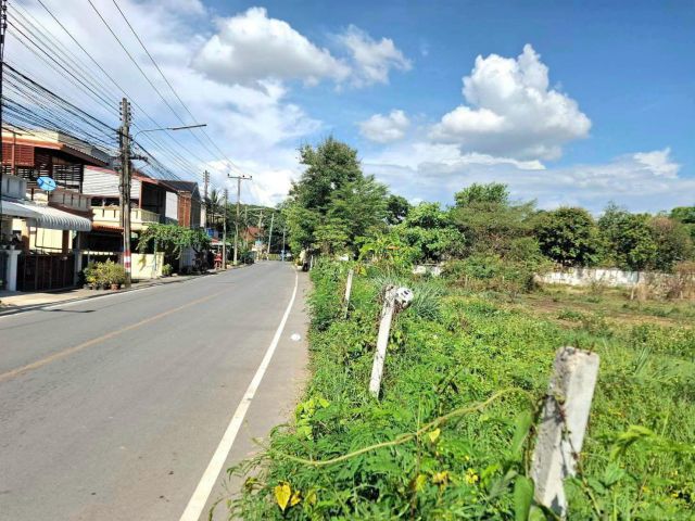 ขายที่ดินตรงข้ามสนามบินตำบลแม่เหียะติดถนนพร้อมโอน