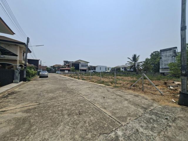 ขายที่ดินถมแล้ว 272 วา ติดสวนเฉลิมพระเกียรติฯ และอุทยานพิษณุโลก อยู่หมู่บ้านจิรประภา ซอย 5 ตำบลในเมือง อำเภอเมืองพิษณุโลก จังหวัดพิษณุโลก