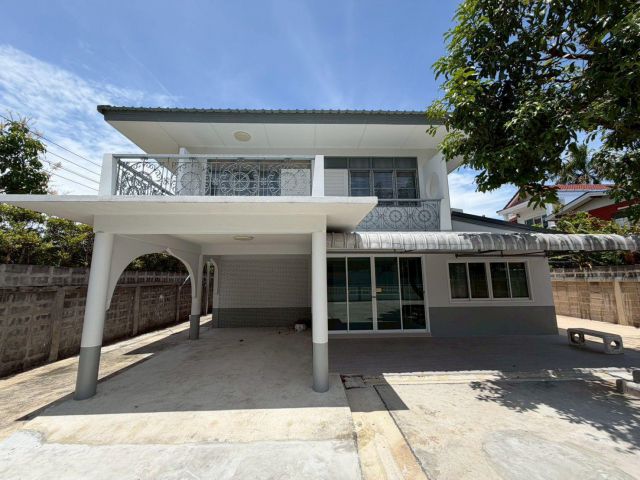 ให้เช่าบ้านเดี่ยว 2 ชั้น ลาซาล 19 สุขุมวิท 105 รีโนเวทใหม่ ใกล้ BTS บางนา เหมาะทำโฮมออฟฟิศหรืออยู่อาศัย