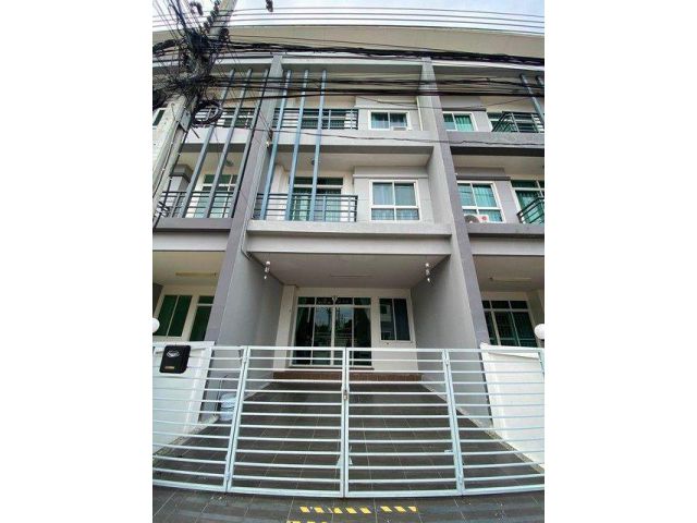 ให้เช่าทาวน์โฮม 3 ชั้น 4 ห้องนอน หมู่บ้านรื่นฤดี7 รามอินทรา - หทัยราษฎร์ ใกล้ตลาดสุวรรณเกลียวทอง 300 เมตร ใกล้แฟชั่นไอส์