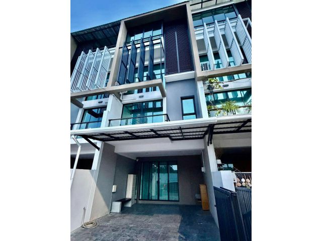ให้เช่า / ขาย Townhome Luxury 3.5 ชั้น | Blesstown Sukhumvit 50 | ใกล้ BTS อ่อนนุช 900 ม. ราคาขาย: 12,500,000.- บาท