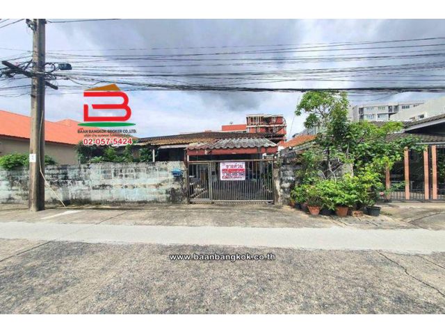 ที่ดินพร้อมบ้านเดี่ยว ชั้นเดียว เนื้อที่ 54 ตร.ว. หมู่บ้านคงหิรัญ ซอยรามอินทรา 49 ถนนรามอินทรา แขวงท่าแร้ง เขตบางเขน