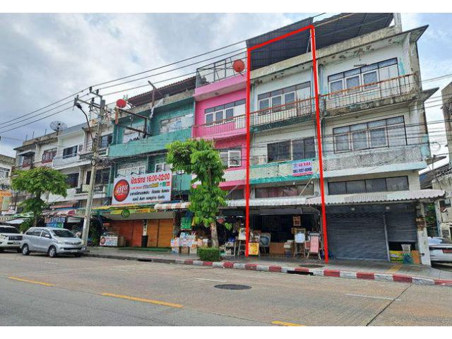 ขายอาคารพาณิชย์ ติดถนนลาดพร้าววังหิน ลาดพร้าว กรุงเทพ เนื้อที่ 32 ตร.ว. 1 คูหา 3 น้ำ