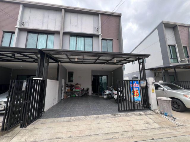 ขาย ทาวน์เฮาส์ 2 ชั้น ห้องหัวมุม หมู่บ้านเสนาวีว่า เพชรเกษม-พุทธมณฑลสาย 7 พร้อมเข้าอยู่ ทำเลดี