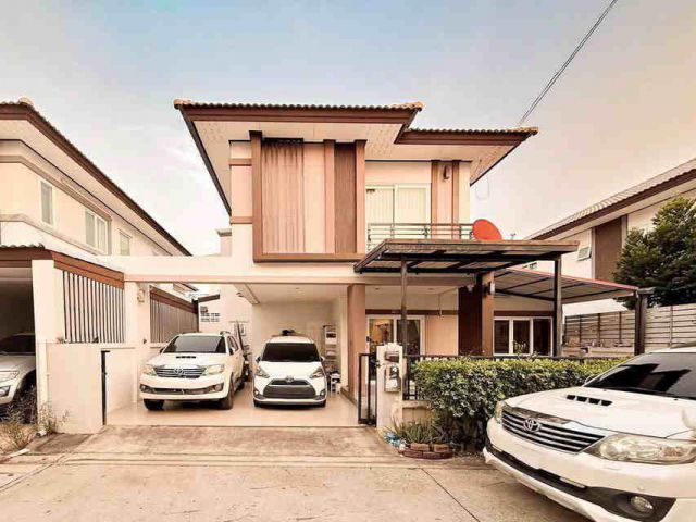 ขายบ้านเดี่ยว 2 ชั้น  3 ห้องนอน พร้อมเข้าอยู่ ทำเลดีในหมู่บ้าน พัทยา #H1188
