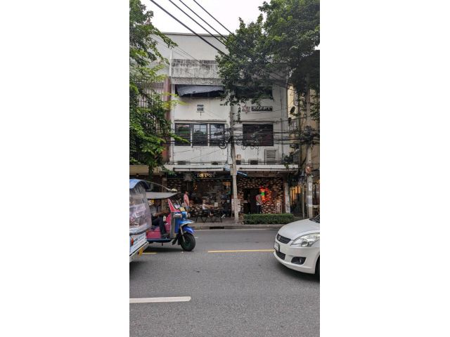 เซ้งกิจการบาร์และร้านอาหาร 2 คูหา 3 ชั้น ทำเลศักยภาพบนถนนบรรทัดทอง พร้อมดำเนินกิจการต่อได้ทันที