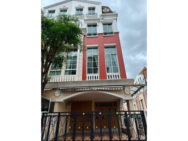 บ้านกลางกรุง สาทร–นราธิวาส | ติดเขตยานนาวา | House for Rent | PET-FRIENDLY   พื้นที่ใช้สอย 320 ตร.ม. | บ้านสวย