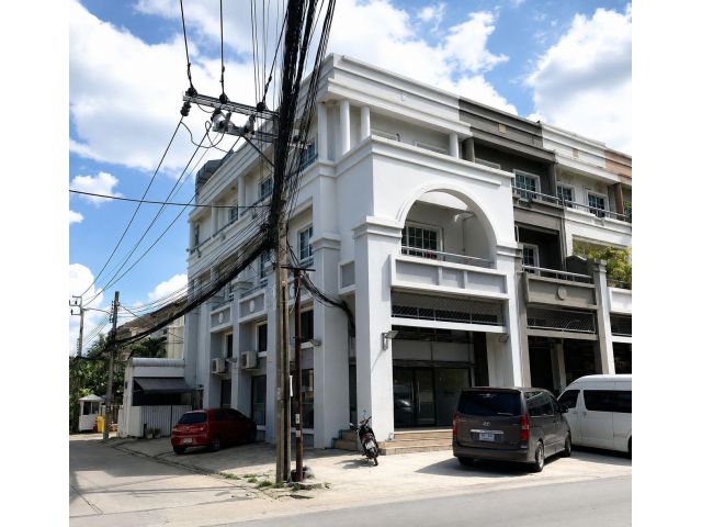 ติด ม.ธุรกิจบัณฑิตย์ | ตึกหัวมุม ติดถนนหลัก | Commercial Building for Rent ตึก 3 ชั้นครึ่ง | ตึกมุม เห็น 2 ด้าน