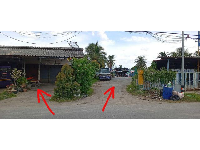 ขายที่ดินเปล่าพร้อมสิ่งปลูกสร้าง พื้นที่รวม 1-0-44 ไร่ ติดถนนใหญ่บรมราชชนนี ฝั่งขาออก อ.นครชัยศรี นครปฐม เหมาะพักอาศัย ทำธุรกิจ หรือทำโกดังสินค้า