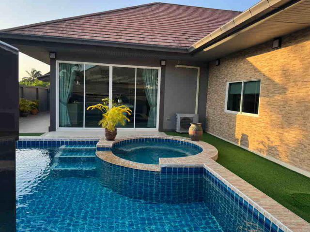 ขายบ้าน Pool Villa รีโนเวทใหม่ 3 ห้องนอน ขายพร้อมผู้เช่า ห้วยใหญ่ ชลบุรี #PV1