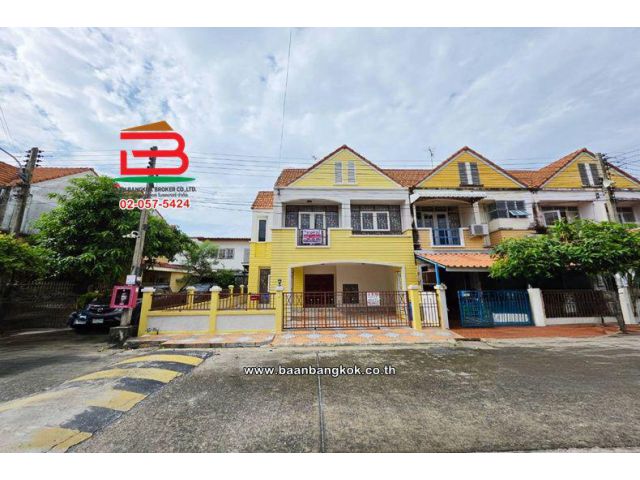 ทาวน์เฮาส์ 2 ชั้น (หลังมุม) เนื้อที่ 35 ตร.ว. หมู่บ้าน อู่ทองเพลส 4 ซอยเปียนนท์ ถนนลำลูกกา ตำบลคูคต อำเภอลำลูกกา ปทุมธาน