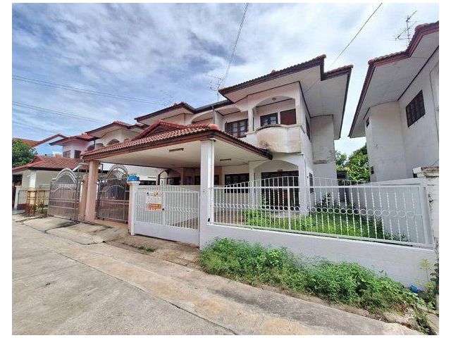 บ้านแฝด สภาพดี ทำเลสะดวกใกล้ MRT และถนนรัตนาธิเบศร์ 35 ตร.ว. 2 ชั้น 3 นอน 2 น้ำ 1 จอดรถ โปร่งสบาย ราคาเบาๆ