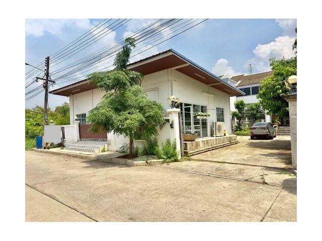 บ้านเดี่ยว 2 ชั้น หมู่บ้านเมืองเอก โครงการ 1 ถนนเอกทักษิณ ซอยเอกทักษิณ 2 ตำบลหลักหก อำเภอเมืองปทุมธานี จังหวัดปทุมธานี