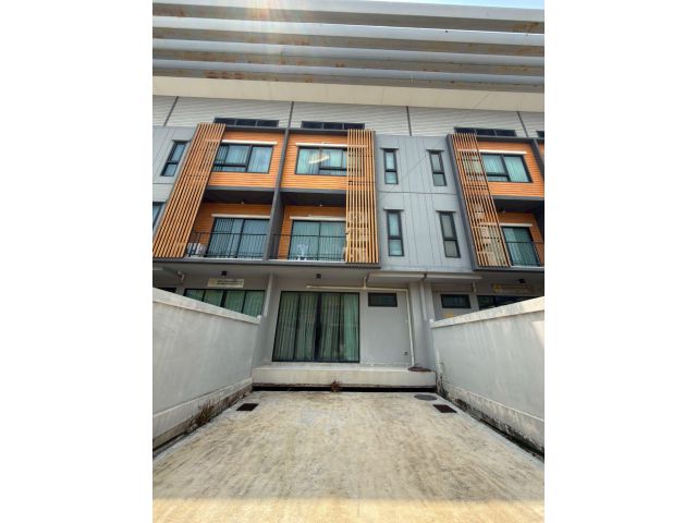 ขายทาวน์โฮม 3 ชั้น Eco Space บางนา-วงแหวน ทำเลดี เดินทางสะดวก ใกล้ Mega Bangna
