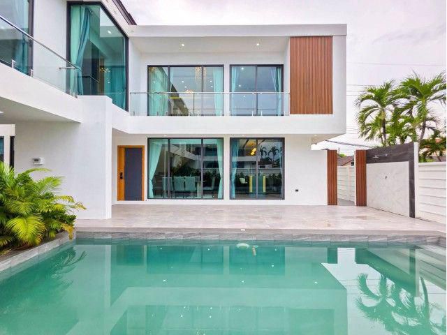 หมู่บ้านอารียา พัทยา สไตล์ Modern Luxury Tropical โซนสยามคันทรีคลับ โปร่ง โล่ง สบาย